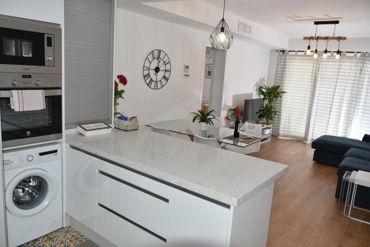Spectacular Apartment 8 Pax/4 Rooms & Free Parking มาลากา ภายนอก รูปภาพ