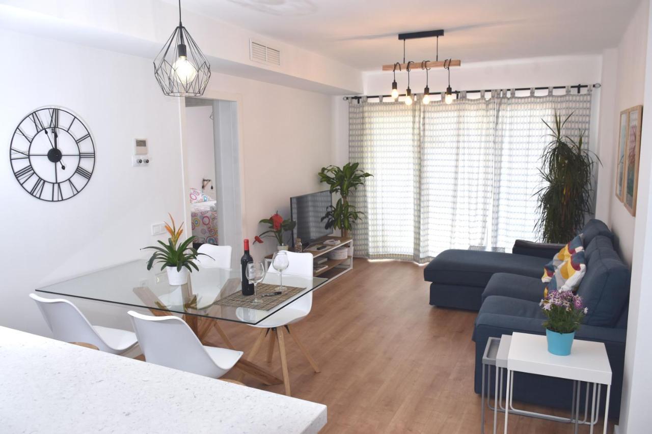 Spectacular Apartment 8 Pax/4 Rooms & Free Parking มาลากา ภายนอก รูปภาพ