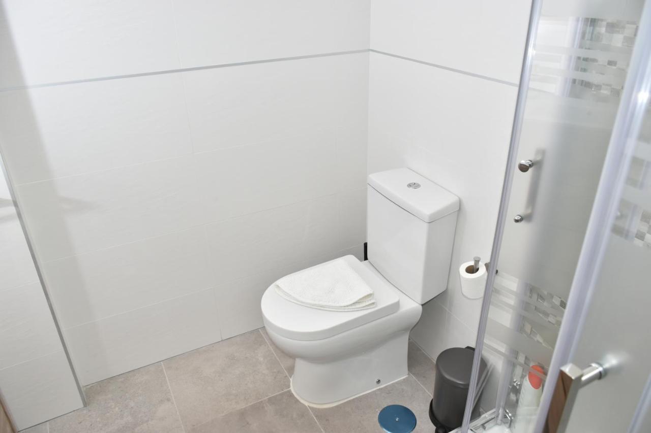 Spectacular Apartment 8 Pax/4 Rooms & Free Parking มาลากา ภายนอก รูปภาพ