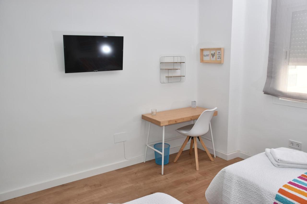Spectacular Apartment 8 Pax/4 Rooms & Free Parking มาลากา ภายนอก รูปภาพ